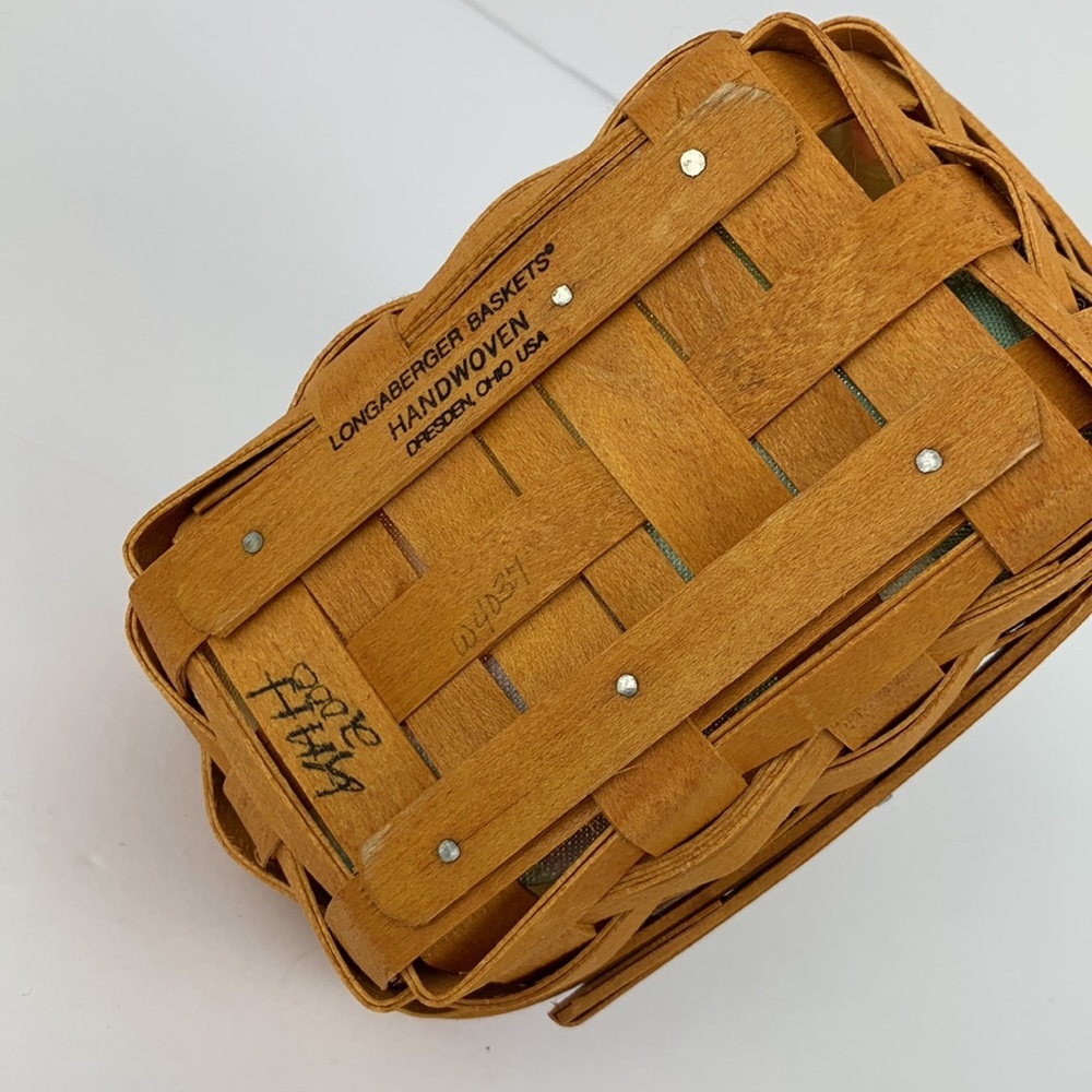 Longaberger basket handwoven 2000 basket with fabric liner in plastic insert - Picture 4 of 10
